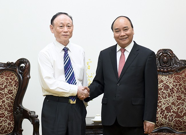 Premierminister Nguyen Xuan Phuc empfängt den Vorstandchef des chinesischen Konzerns JA Solar - ảnh 1
